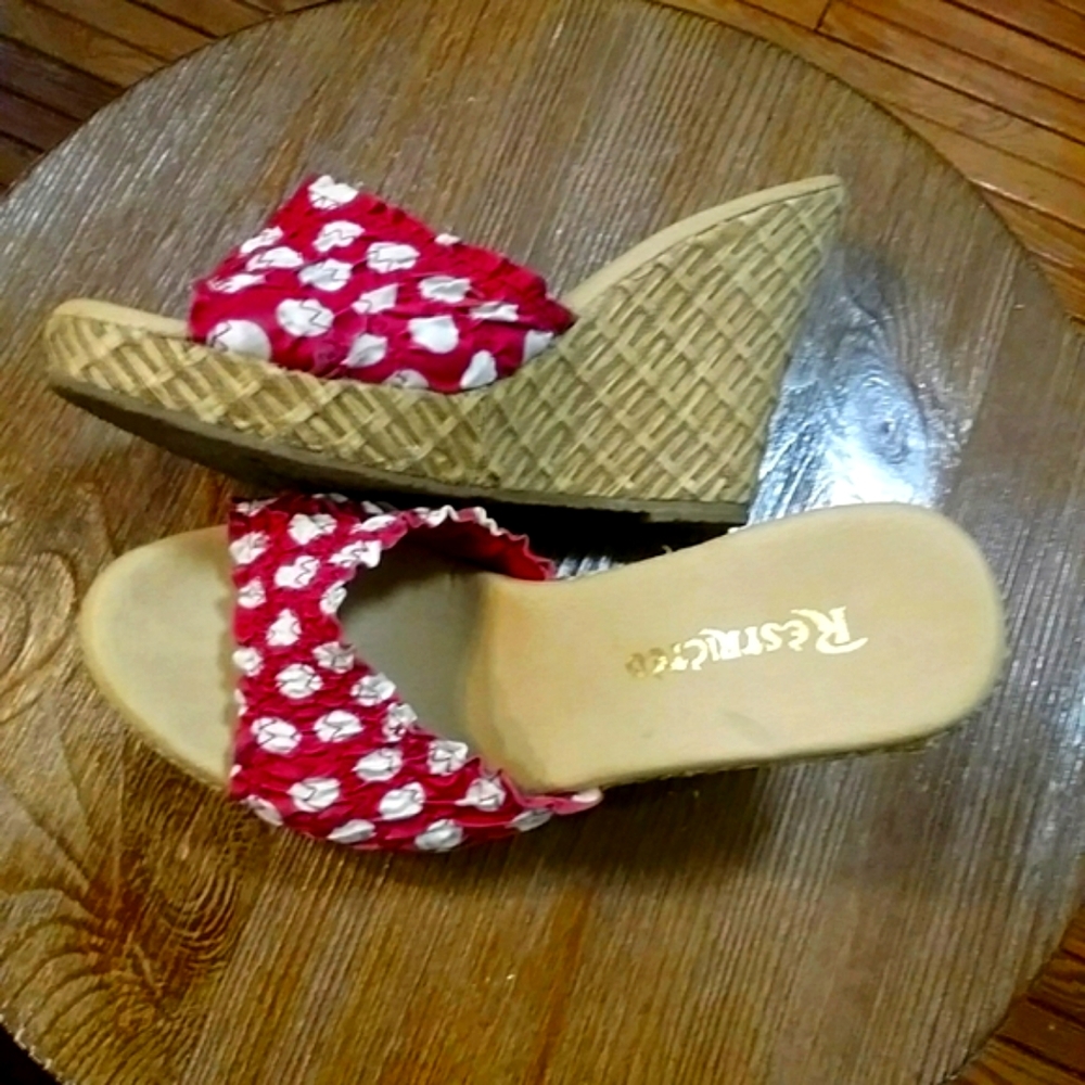Pair wedge slip on red/white shoes - Picture 6 of 8